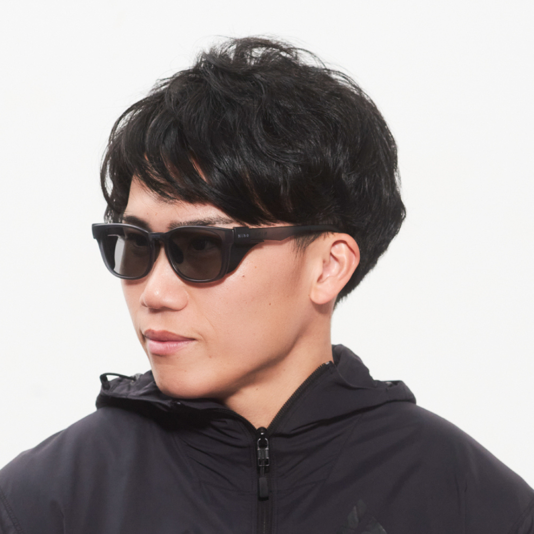 Niho NH-101 COL.2 / ウェリントン型 偏光サングラス(スモークグレーフレームxライトグレーレンズ)